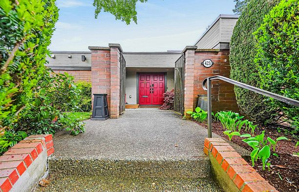 423 Greensboro Place South Cambie
