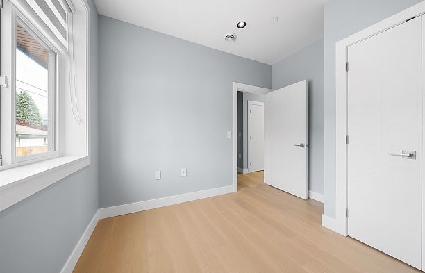 2 2559 W King Edward Avenue Arbutus