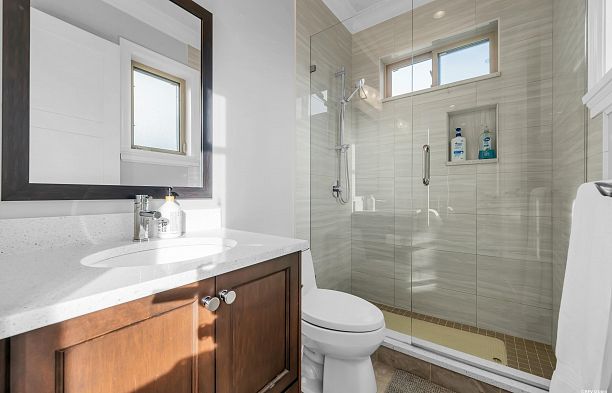 7458 Maple Street S.W. Marine