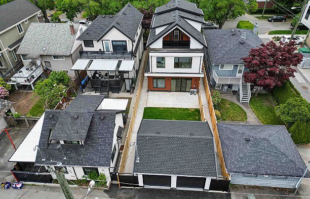 2 182 Ontario Place Main