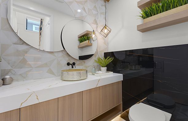 2 182 Ontario Place Main