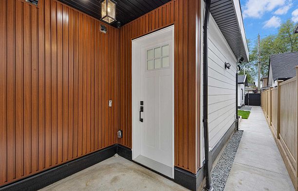 2 182 Ontario Place Main
