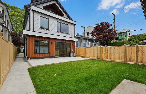 2 182 Ontario Place Main