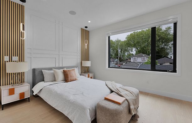 2 182 Ontario Place Main