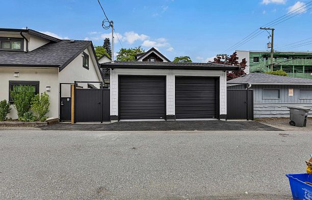 2 182 Ontario Place Main