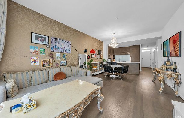 712 5955 Birney Avenue University VW
