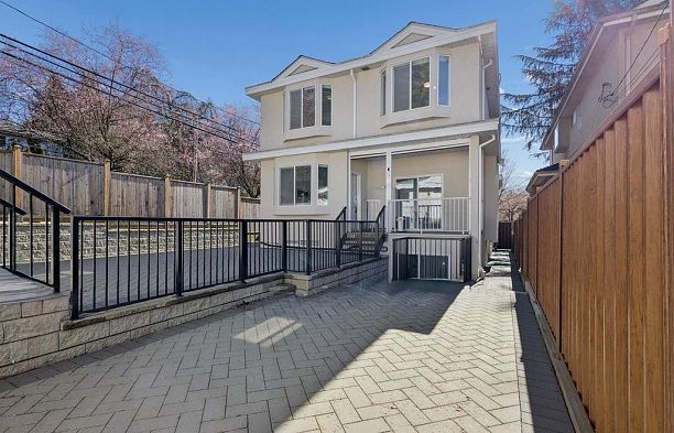 2709 W 37th Avenue MacKenzie Heights