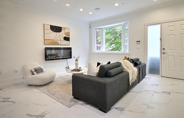 2709 W 37th Avenue MacKenzie Heights
