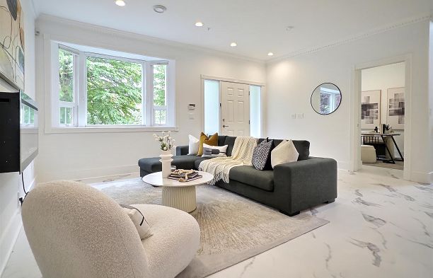 2709 W 37th Avenue MacKenzie Heights