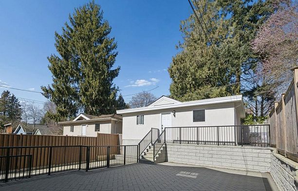 2709 W 37th Avenue MacKenzie Heights