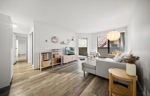 209 975 W 13th Avenue Fairview VW
