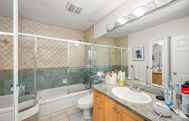 2323 W 23rd Avenue Arbutus