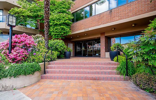 301 1450 Pennyfarthing Drive False Creek