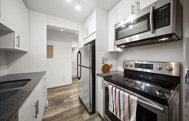 209 975 W 13th Avenue Fairview VW