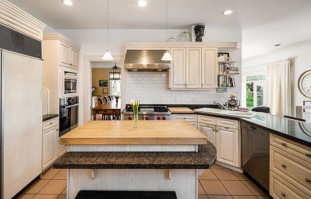 5425 Angus Drive Shaughnessy