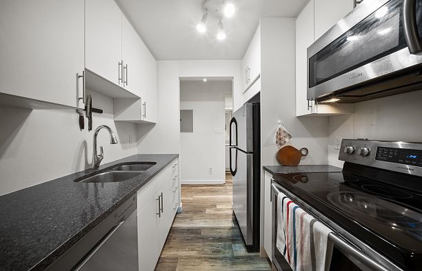 209 975 W 13th Avenue Fairview VW