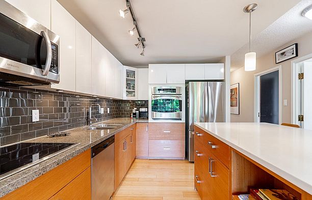 301 1450 Pennyfarthing Drive False Creek