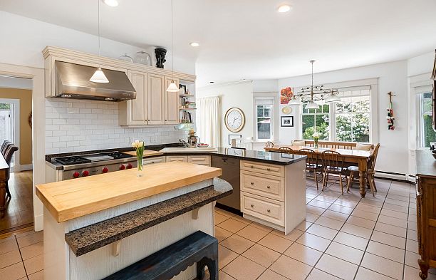 5425 Angus Drive Shaughnessy