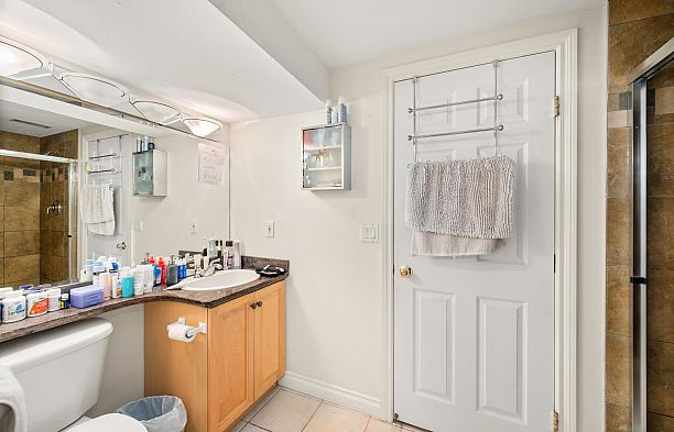 2323 W 23rd Avenue Arbutus