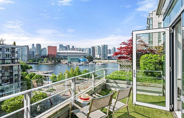 801 77 Walter Hardwick Avenue False Creek