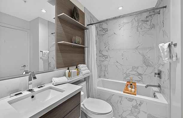306 1628 W 4th Avenue False Creek