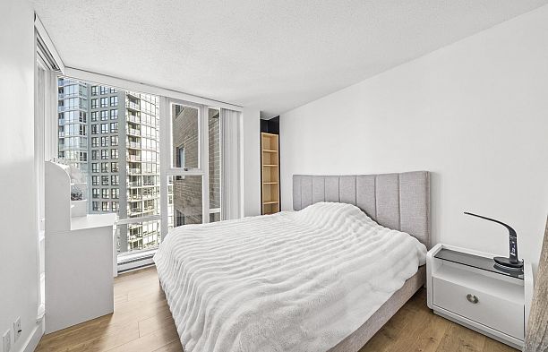 1807 583 Beach Crescent Yaletown