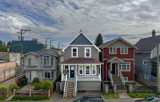 178 E King Edward Avenue Main