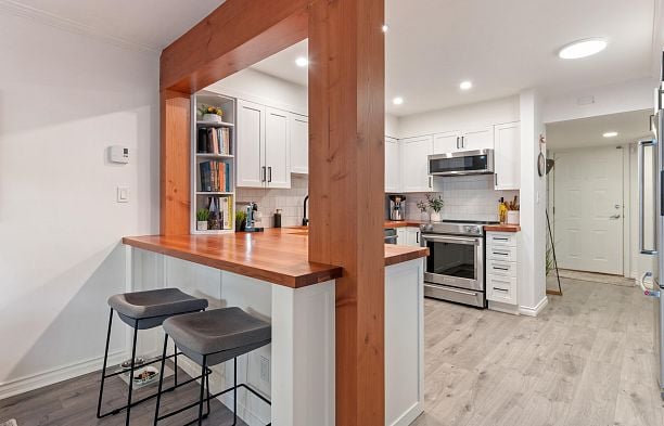 102 1055 W 13th Avenue Fairview VW