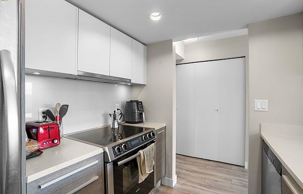 2705 1323 Homer Street Yaletown