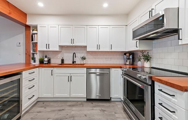 102 1055 W 13th Avenue Fairview VW