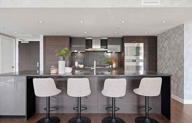 506 7228 Adera Street South Granville