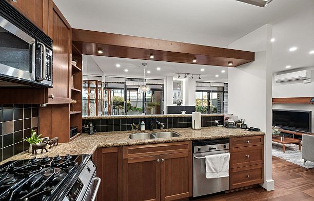 202 1750 W 2nd Avenue False Creek