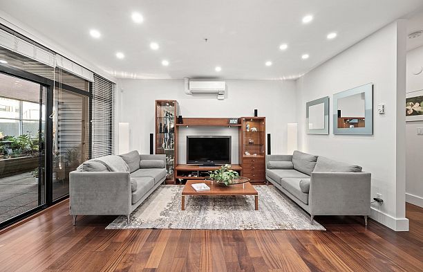 202 1750 W 2nd Avenue False Creek
