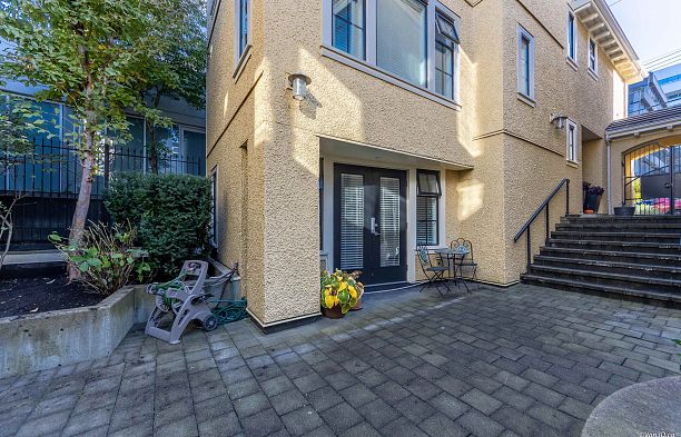 1017 W 8th Avenue Fairview VW