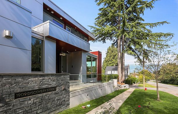 1909 Discovery Street Point Grey