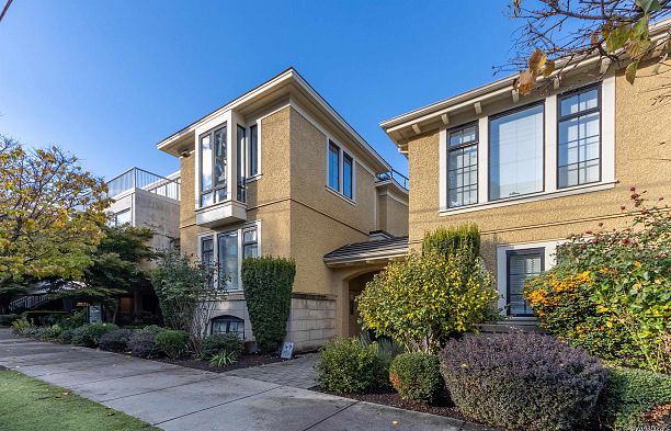 1017 W 8th Avenue Fairview VW