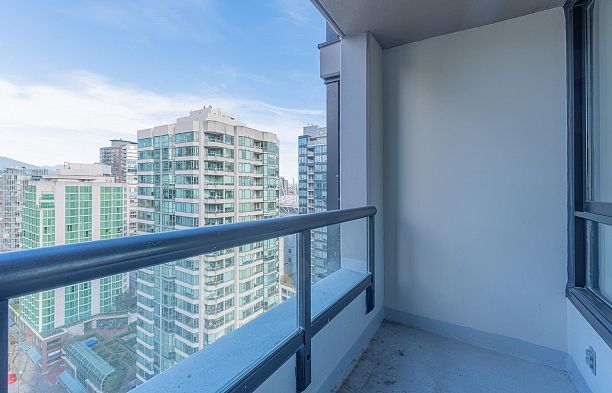 2501 909 Mainland Street Yaletown