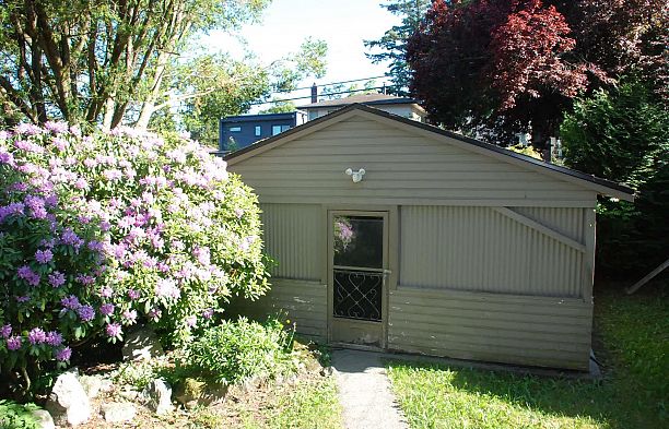 3276 W 32nd Avenue MacKenzie Heights