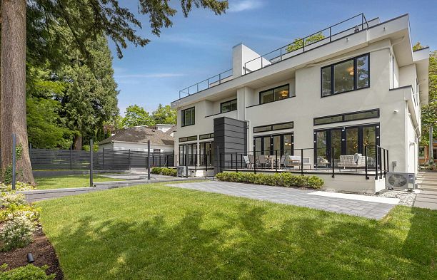 2 5061 Blenheim Street Dunbar