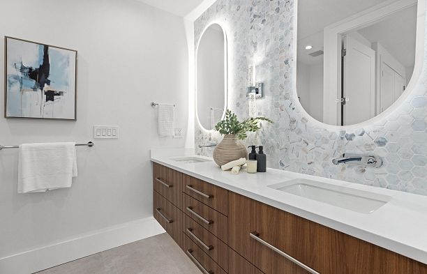 2 5061 Blenheim Street Dunbar