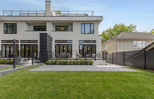 2 5061 Blenheim Street Dunbar
