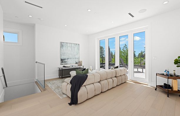 2 5061 Blenheim Street Dunbar