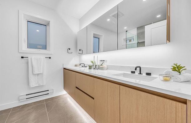 1012 W 52nd Avenue South Granville