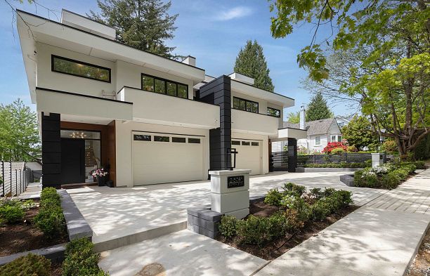 2 5061 Blenheim Street Dunbar