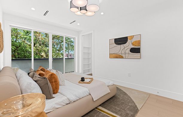 2 5061 Blenheim Street Dunbar