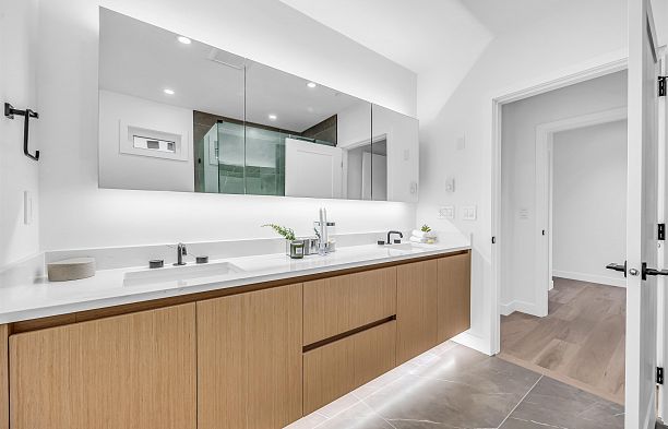1012 W 52nd Avenue South Granville