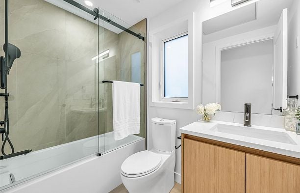 1012 W 52nd Avenue South Granville