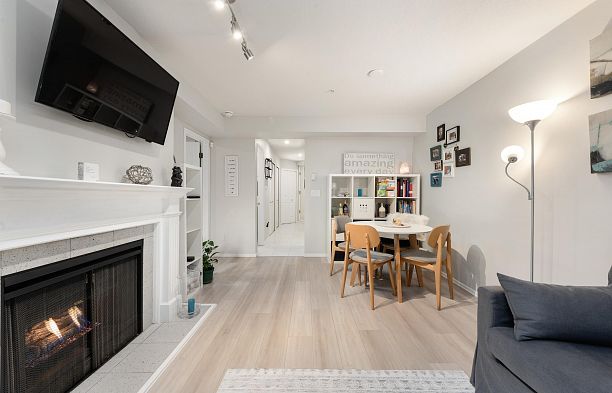 102 725 W 7th Avenue Fairview VW