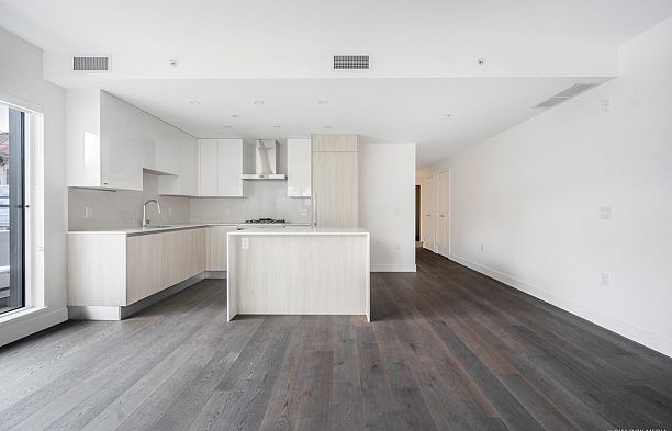 105 477 W 59th Avenue South Cambie