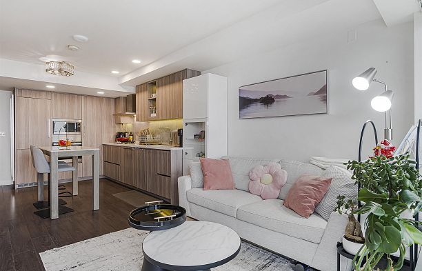 2505 433 SW Marine Drive Marpole